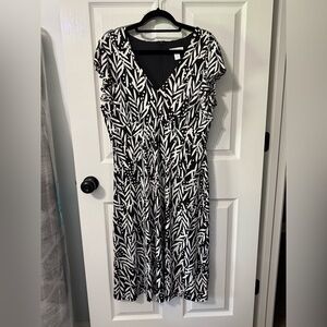 London Times Black and White Flutter Sleeve Midi Dress